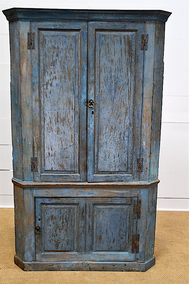PA Painted Corner Cabinet